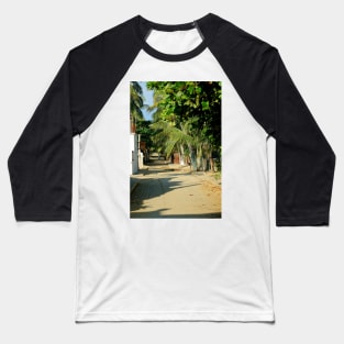 Rue d'un village au Mexique en bord de mer Baseball T-Shirt